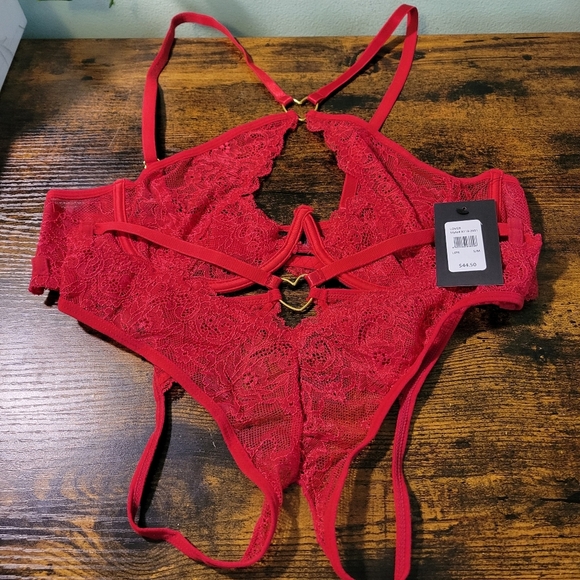 Frederick’s of Hollywood Red Lace Bra & Panty Set Lover Style S/M NWT - Picture 7 of 8